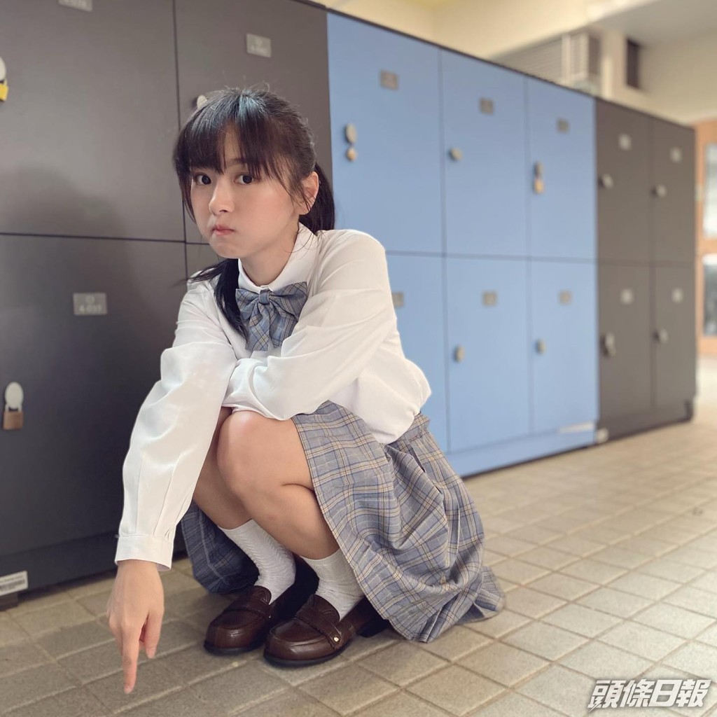 在《愛上我的衰神》也是演閒角學生妹。